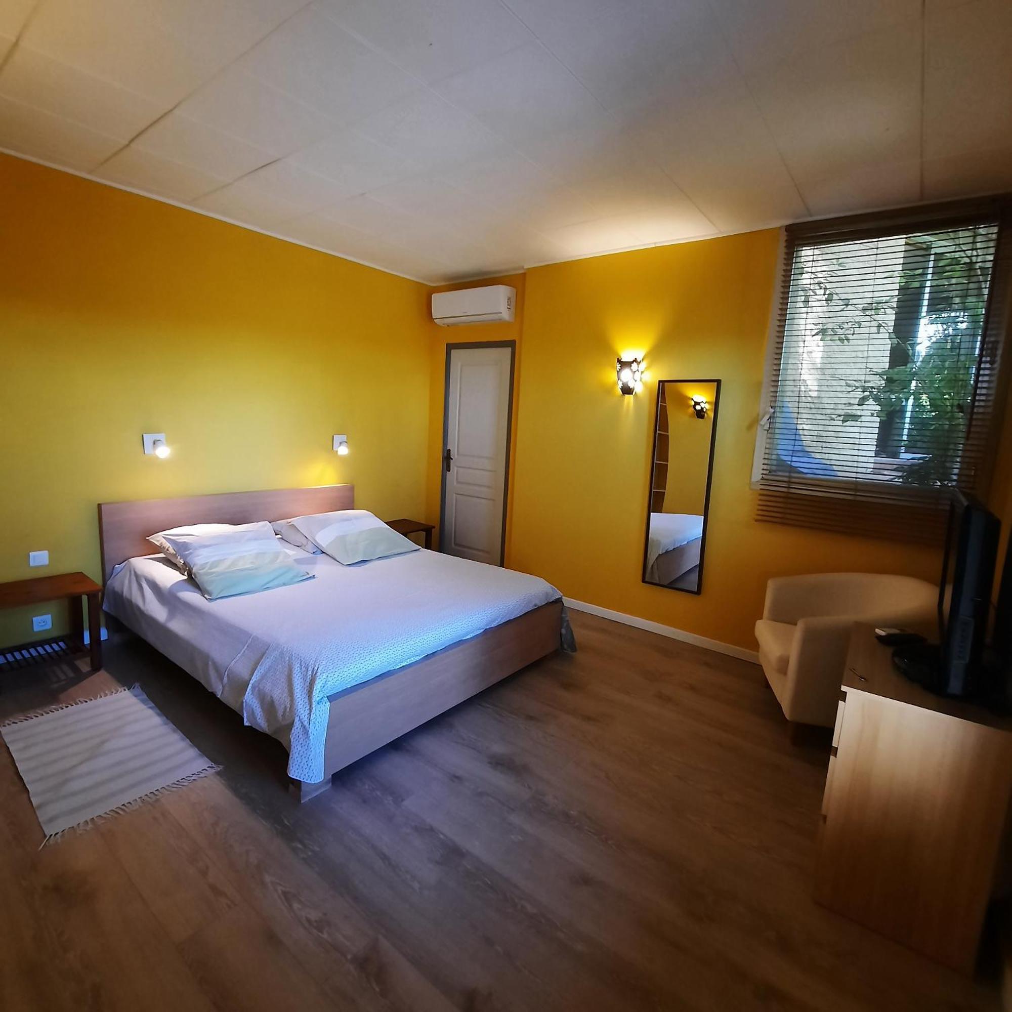 Les 3 Saisons Bed and Breakfast Cucuron Eksteriør billede